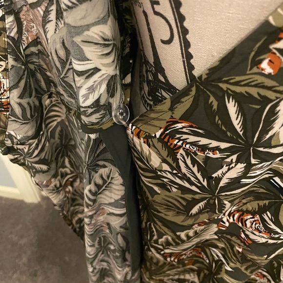 🌾SALE🌾Banana Republic tiger pattern wrap dress - Picture 8 of 10